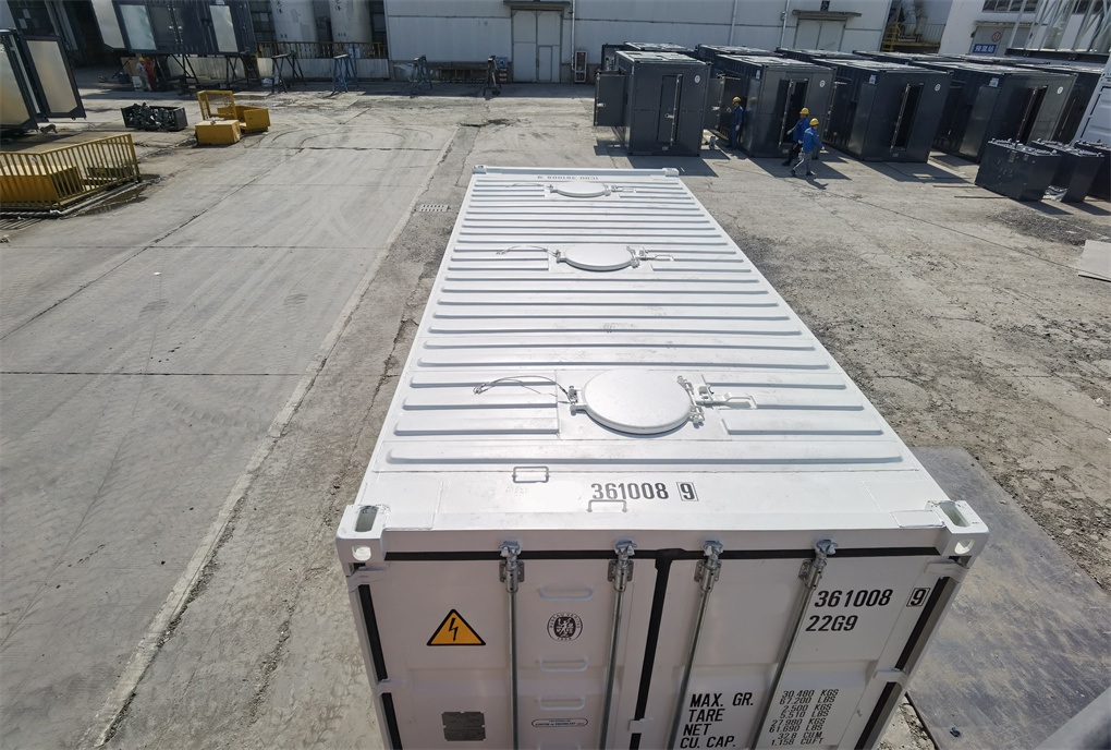 20ft Dry Box Container (ISO 22G1), standaard zeecontainer met houten of stalen vloer voor opslag en transport van Wilbert Trading.